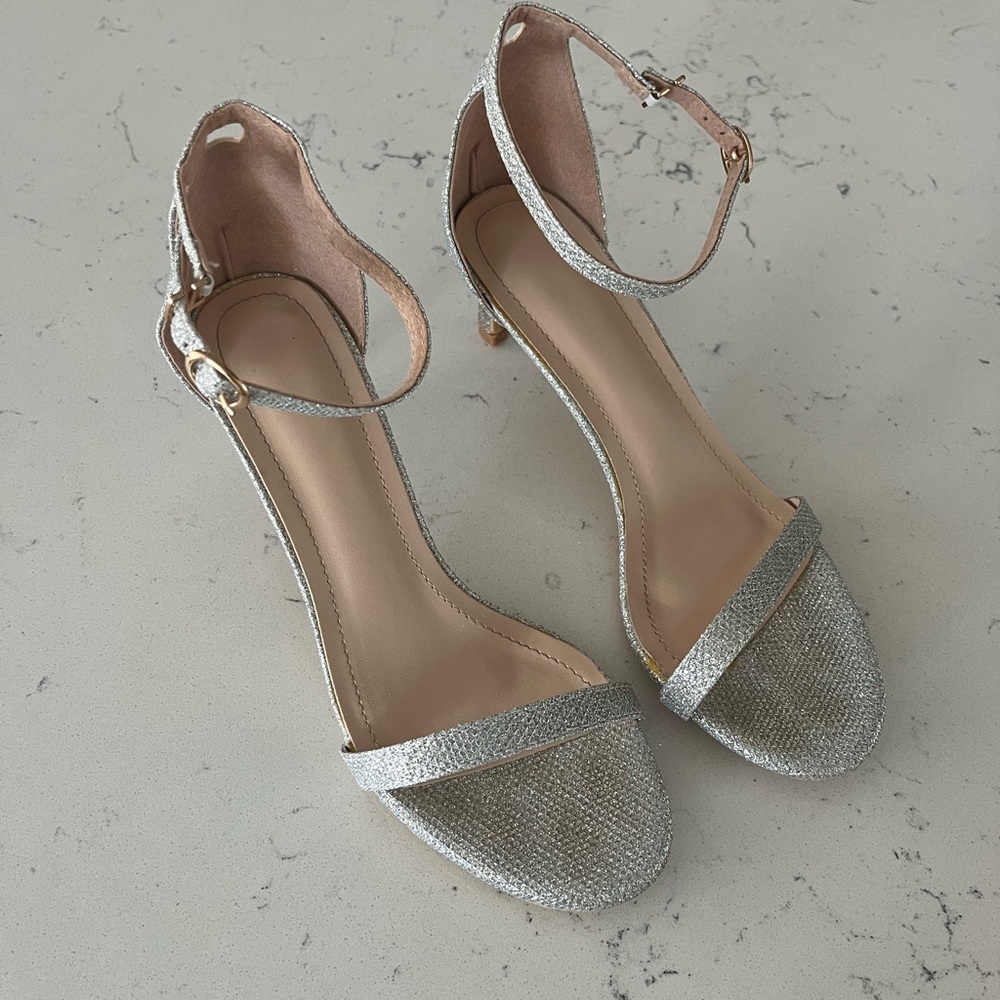 Silver Heels with Medium Height and Minimalist Design